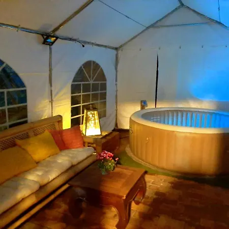 Jamm - With Hot Tub *