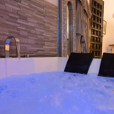 Jamm - With Hot Tub Holiday home *